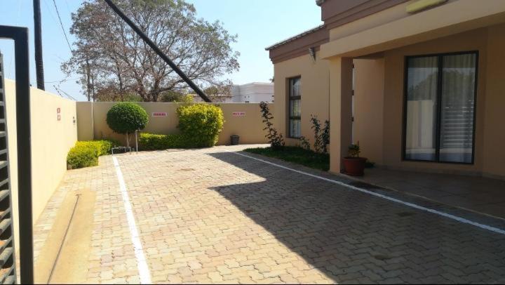 Styled Bed And Breakfast Palapye Buitenkant foto